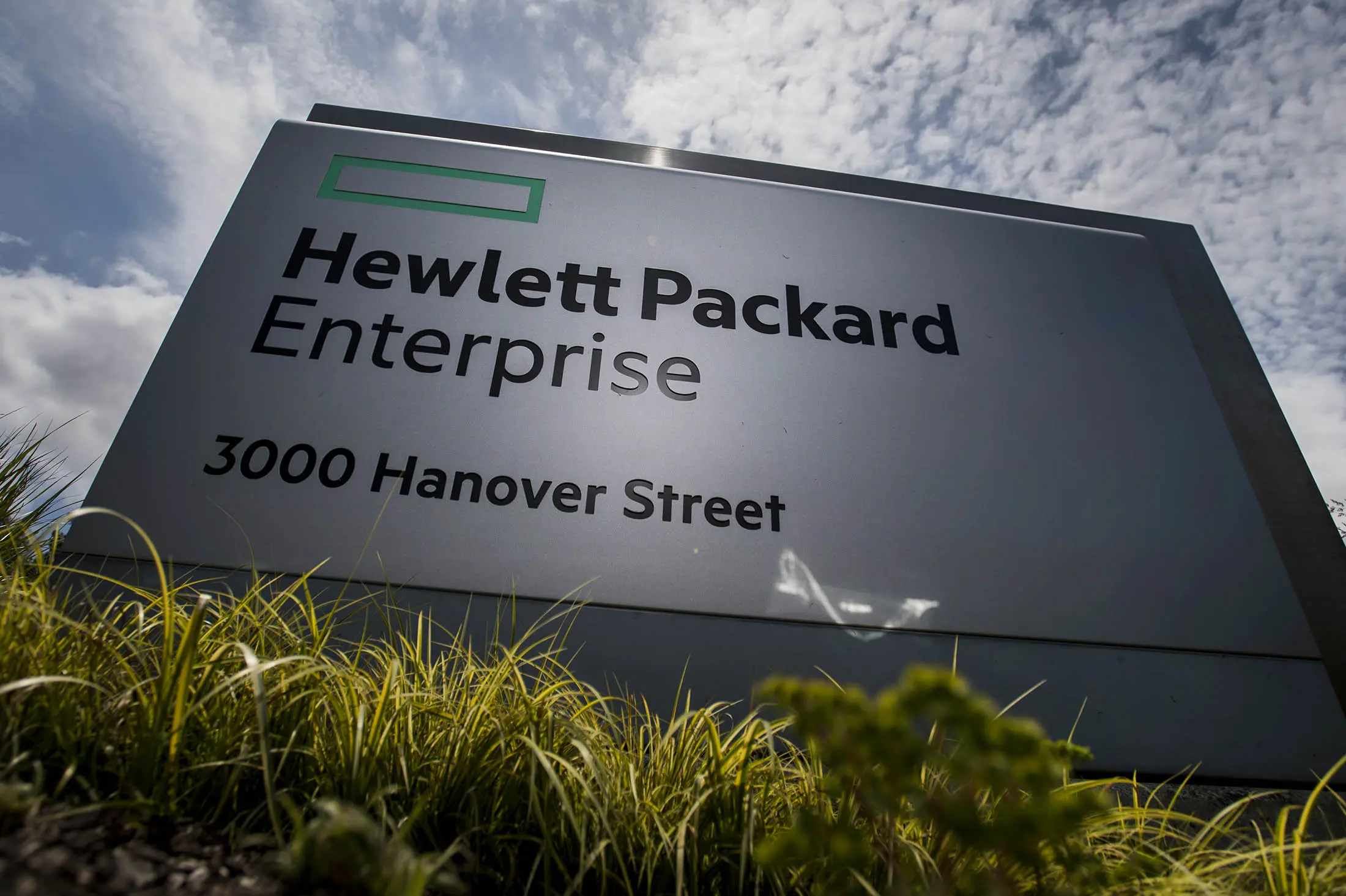 hewlett-packard darkened by microsoft's cloud - What is the revenue of HPE as a service